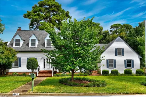 808 Kings Creek Dr, Virginia Beach, VA 23464
