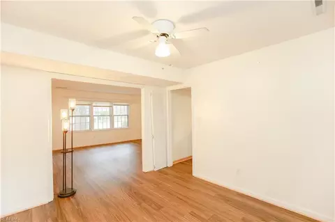 1039 Windjammer Dr, Hampton, VA 23669 photo 8