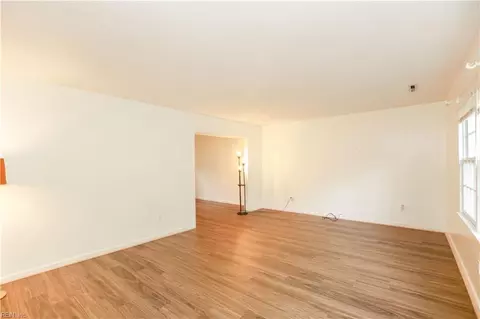 1039 Windjammer Dr, Hampton, VA 23669 photo 6