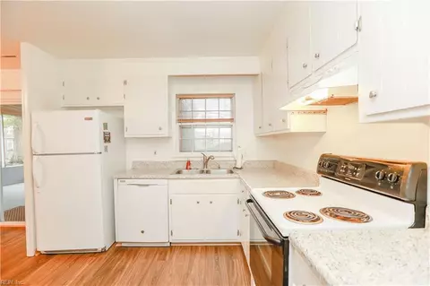 1039 Windjammer Dr, Hampton, VA 23669 photo 10
