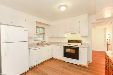 1039 Windjammer Dr, Hampton, VA 23669 photo 11