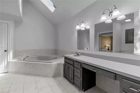 Bath - 409 Granada Dr, Chesapeake, VA 23322 photo 5 of 5