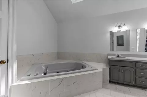 Bath - 409 Granada Dr, Chesapeake, VA 23322 photo 3 of 5