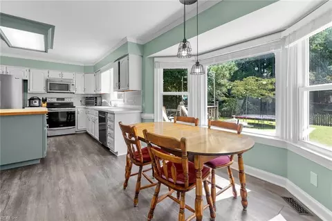 Kitchen - 409 Granada Dr, Chesapeake, VA 23322 photo 5 of 6