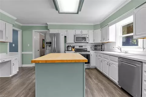 Kitchen - 409 Granada Dr, Chesapeake, VA 23322 photo 6 of 6
