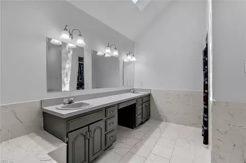 Bath - 409 Granada Dr, Chesapeake, VA 23322 photo 4 of 5
