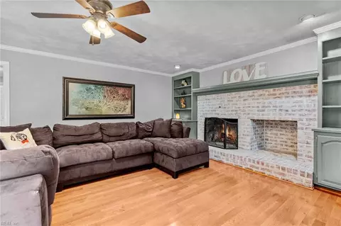 Living - 409 Granada Dr, Chesapeake, VA 23322 photo 2 of 3