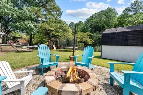 Exterior - 409 Granada Dr, Chesapeake, VA 23322 photo 6 of 7