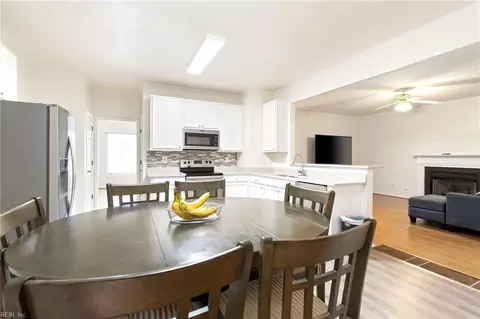 Dining - 2802 Scaleboard Cir, Chesapeake, VA 23323 photo 3 of 3