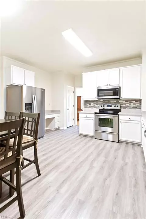 Kitchen - 2802 Scaleboard Cir, Chesapeake, VA 23323 photo 2 of 3