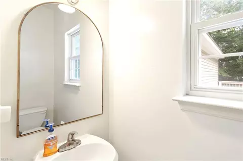 Bath - 2802 Scaleboard Cir, Chesapeake, VA 23323 photo 5 of 10