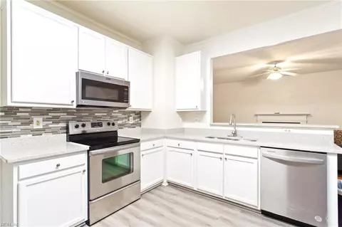 Kitchen - 2802 Scaleboard Cir, Chesapeake, VA 23323 photo 3 of 3