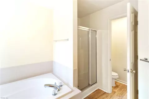 Bath - 2802 Scaleboard Cir, Chesapeake, VA 23323 photo 7 of 10