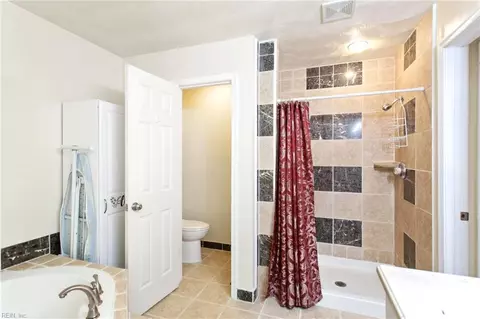 Bath - 2802 Scaleboard Cir, Chesapeake, VA 23323 photo 4 of 10