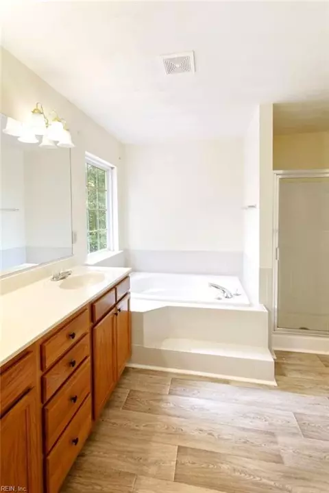 Bath - 2802 Scaleboard Cir, Chesapeake, VA 23323 photo 8 of 10