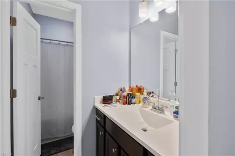 Bath - 1309 Tides Edge Ct, Hampton, VA 23666 photo 3 of 3
