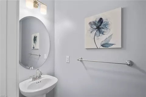 Bath - 1309 Tides Edge Ct, Hampton, VA 23666 photo 1 of 3