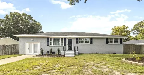 2001 Angora Dr, Chesapeake, VA 23325