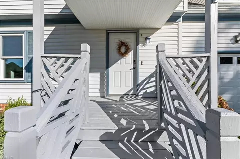 Exterior - 1 Little Oak Ln, Hampton, VA 23669 photo 3 of 9