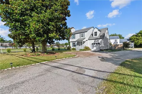 Exterior - 1 Little Oak Ln, Hampton, VA 23669 photo 4 of 9