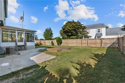 Exterior - 1 Little Oak Ln, Hampton, VA 23669 photo 8 of 9