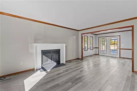 Living - 1 Little Oak Ln, Hampton, VA 23669 photo 1 of 5