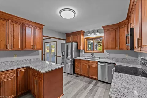 Kitchen - 1 Little Oak Ln, Hampton, VA 23669 photo 1 of 2