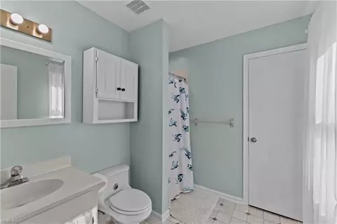 Bath - 1 Little Oak Ln, Hampton, VA 23669 photo 2 of 3