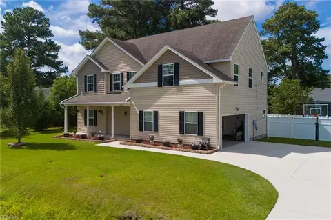 1404 Old Manor Rd, Chesapeake, VA 23323