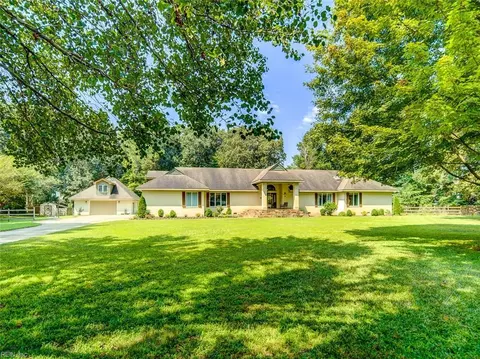 604 Fairfield Dr, Chesapeake, VA 23322