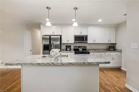 2423 Chesapeake Ct, Chesapeake, VA 23324