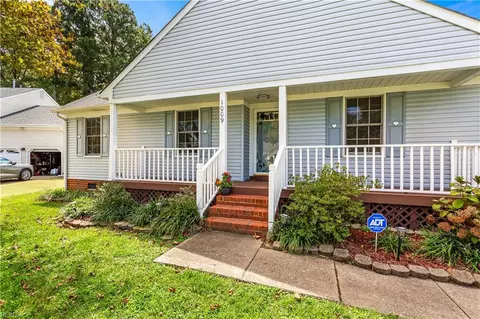 1009 Rockbridge Ct, Chesapeake, VA 23320