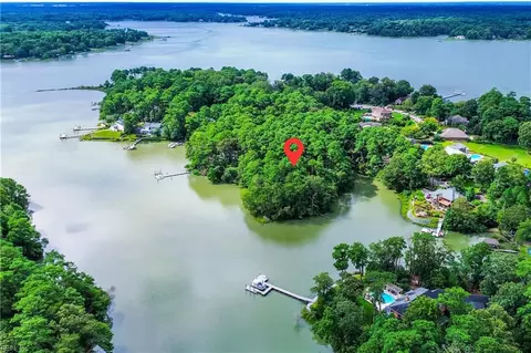 1850 Woodside Ln, Virginia Beach, VA 23454