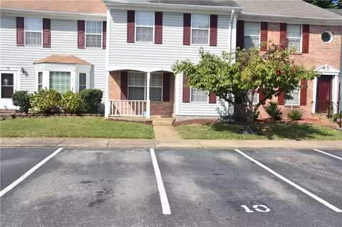 10 Saxony Pl, Hampton, VA 23669 photo 2