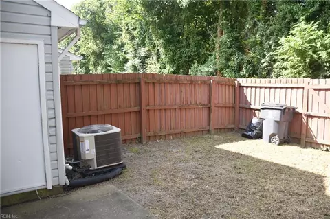 10 Saxony Pl, Hampton, VA 23669 photo 10