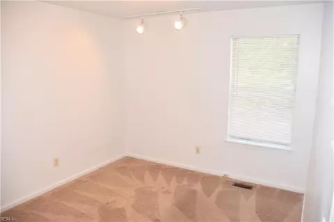 10 Saxony Pl, Hampton, VA 23669 photo 20