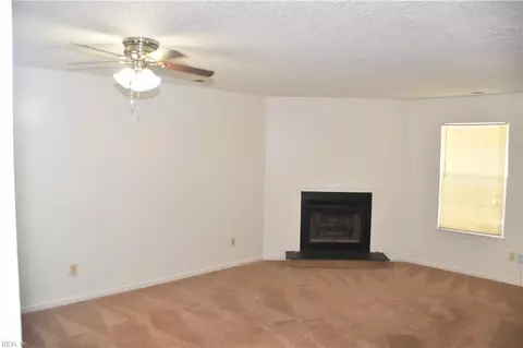 10 Saxony Pl, Hampton, VA 23669 photo 6