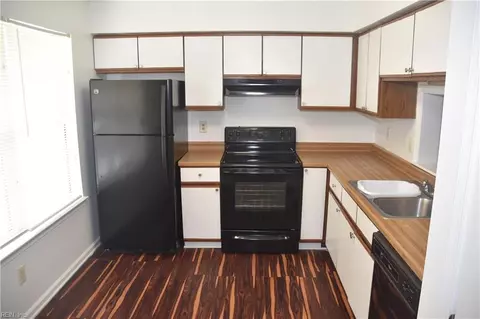 10 Saxony Pl, Hampton, VA 23669 photo 4
