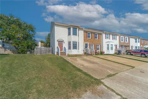 5418 Scholarship Dr, Virginia Beach, VA 23462