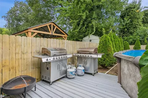 Exterior - 208 S Curry St, Hampton, VA 23663 photo 11 of 19