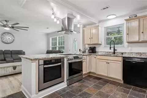 Kitchen - 208 S Curry St, Hampton, VA 23663 photo 3 of 6