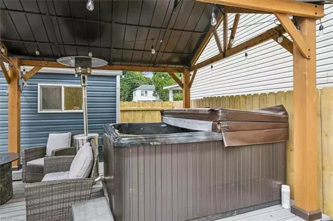 Exterior - 208 S Curry St, Hampton, VA 23663 photo 12 of 19