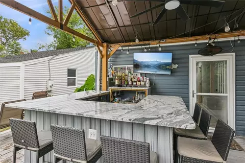 Exterior - 208 S Curry St, Hampton, VA 23663 photo 6 of 19