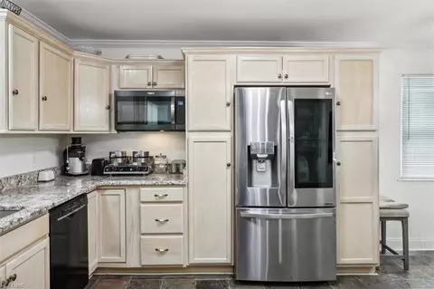 Kitchen - 208 S Curry St, Hampton, VA 23663 photo 6 of 6