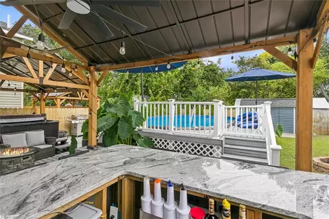 Exterior - 208 S Curry St, Hampton, VA 23663 photo 7 of 19
