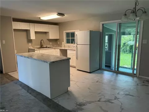 2000 Scollin Cir, Hampton, VA 23663 photo 8