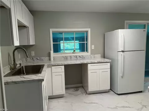 2000 Scollin Cir, Hampton, VA 23663 photo 13