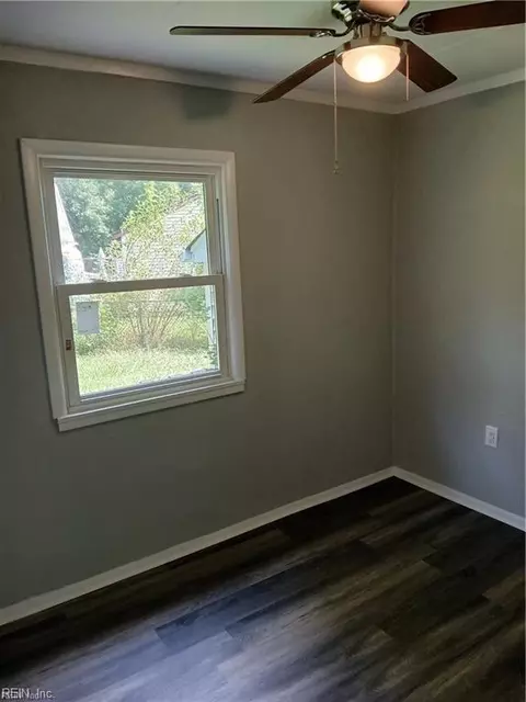 2001 Kensington Dr, Hampton, VA 23663 photo 9
