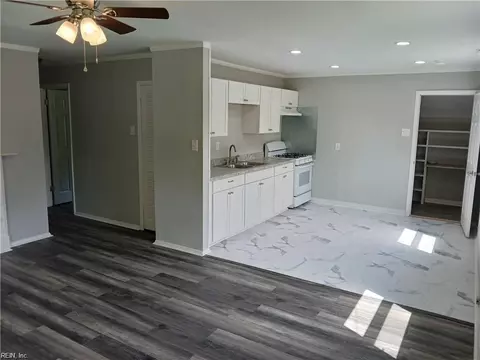 2001 Kensington Dr, Hampton, VA 23663 photo 5