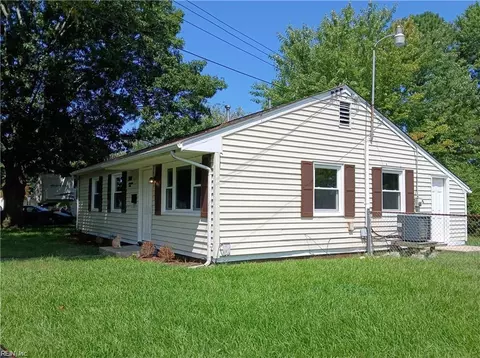 2001 Kensington Dr, Hampton, VA 23663 photo 2